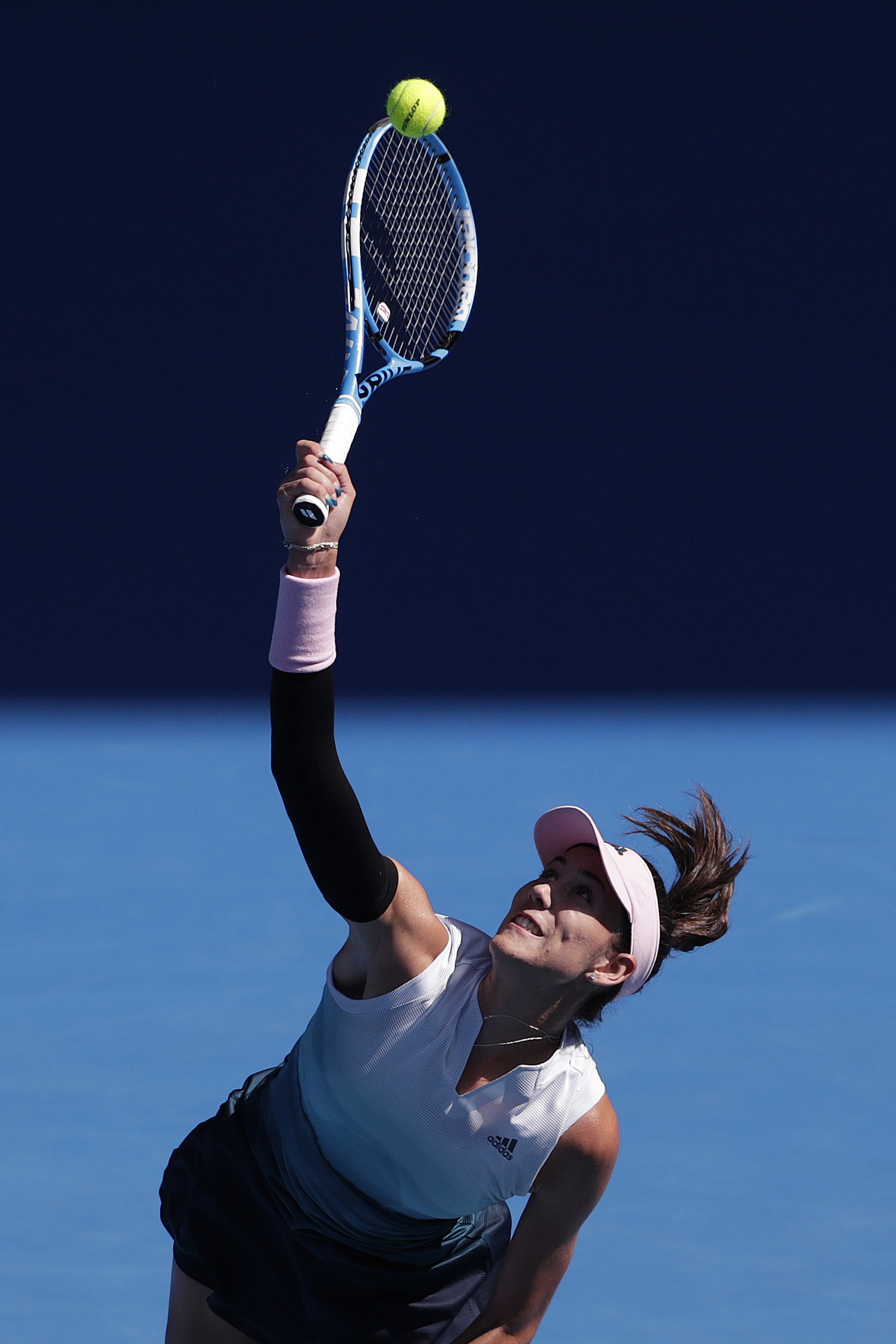 负手在细 负手在细